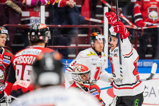 Örebros Mathias Bromé jublar