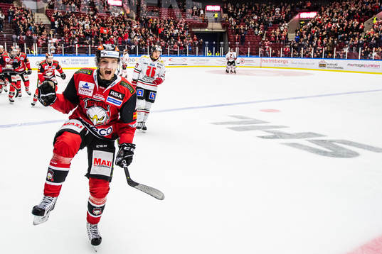 Malmö Redhawks Johan Olofsson jublar