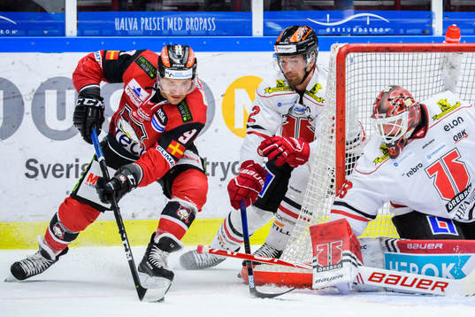 Malmö Redhawks Frederik Storm mot Örebros Rasmus Rissanen