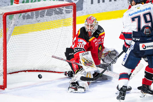Linköpings Broc Little sätter 2-1 bakom Luleås målvakt