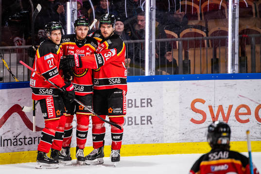 Luleås Robin Kovacs jublar med lagkamrater