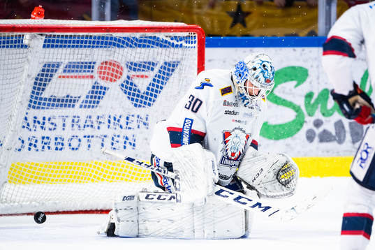 Linköpings målvakt Jacob Johansson släpper 3-2 av