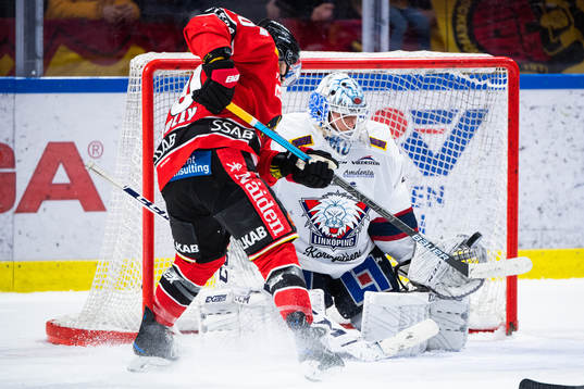 Luleås Jack Connolly och Linköpings målvakt Jacob
