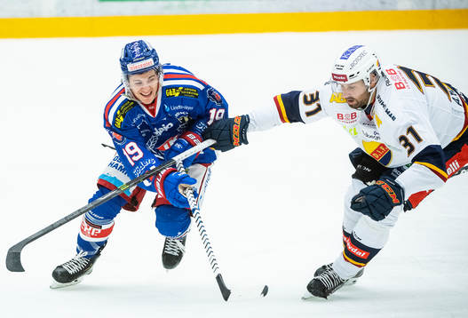 Oskarshamns Tyler Kelleher och Djurgårdens Dick Axelsson