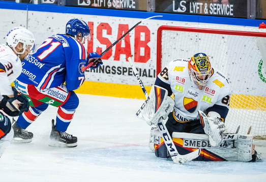 Oskarshamns Filip Sveningsson och Djurgårdens målvakt