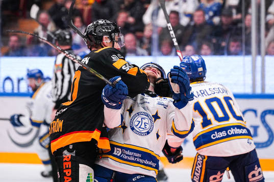 Joakim Lindström och Leksands Oskar Lang i bråk