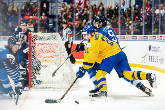 Nils Höglander of Sweden and Toni Utunen of Finland
