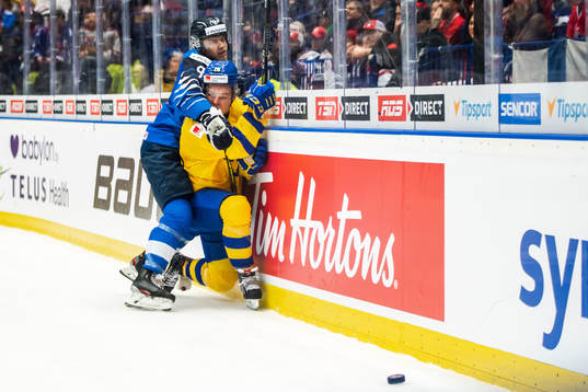 Toni Utunen of Finland and Jonatan Berggren of Sweden