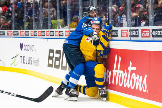 Toni Utunen of Finland and Jonatan Berggren of Sweden
