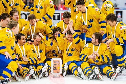 Players of Sweden celebrates