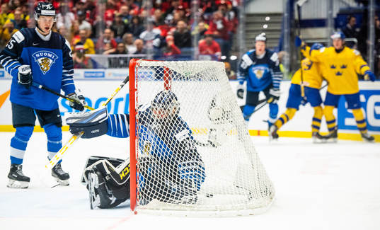 Linus Öberg of Sweden scores the 3-2 goal behind
