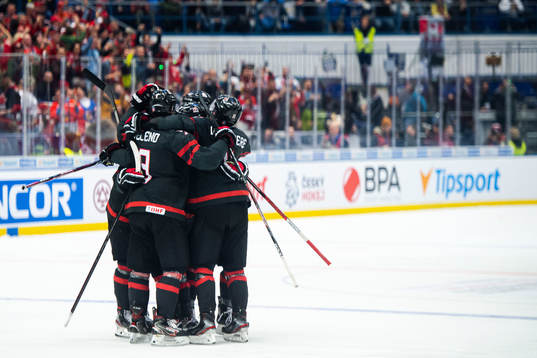 Barrett Hayton of Canada celebrate with teammates