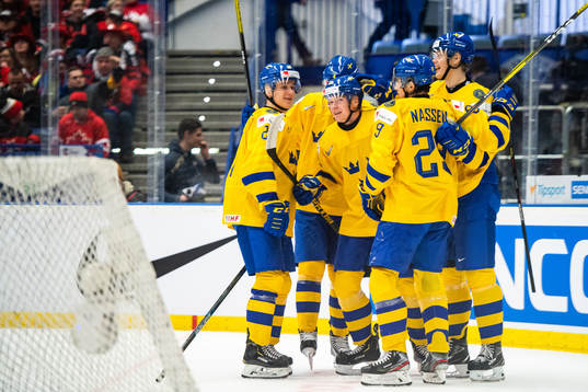 Linus Öberg of Sweden celebrates the 3-2 goal