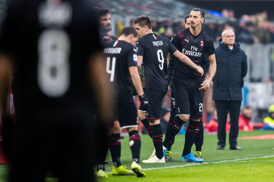Krzysztof Piatek changes with Zlatan Ibrahimovic of Milan