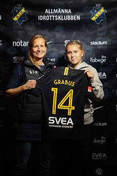 Anne Mäkinen, sportchef, AIK damfotboll, och Adelisa