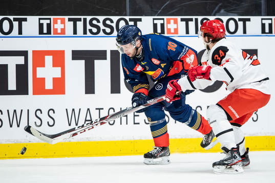 Niclas Bergfors of Djurgården and Kevin Klima of Mountfield