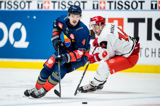 Marcus Högström of Djurgården and Patrik Miskar of