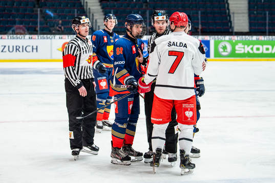 Alexander Holtz of Djurgården and Radim Salda of Mountfield