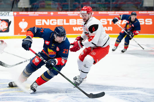 Patrik Berglund of Djurgården and Ales Jergi  of Mountfield
