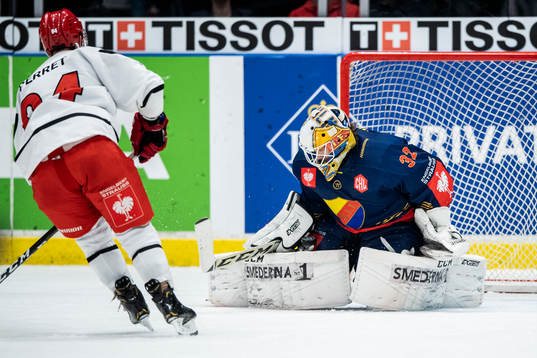 Jordann Perret of Mountfield and goalkeeper Karri Rämö of