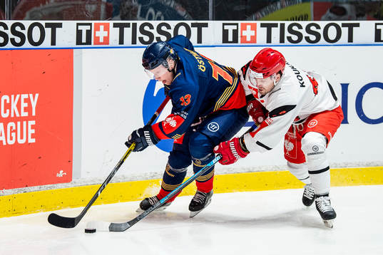 Kalle Östman of Djurgården and Petr Koukal of Mountfield