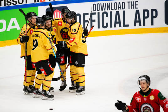 Einar Emanuelsson of Luleå celebrates scoring 0-1 with