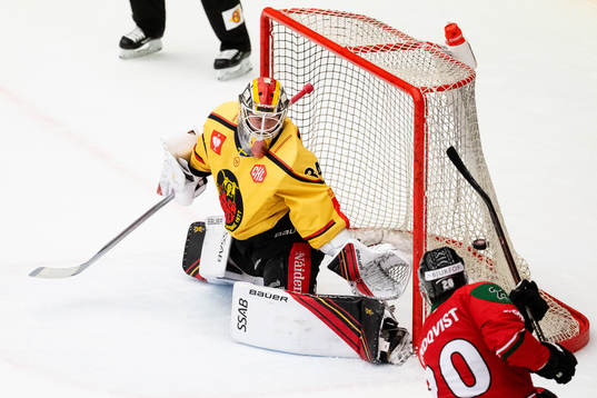 Joel Lundqvist of Frölunda with a shot outside goalkeeper