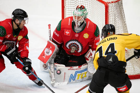 Jonas Berglund of Luleå takes the shot and goalkeeper
