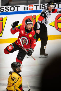Viktor Ekbom of Frölunda celebrates scoring 1-2