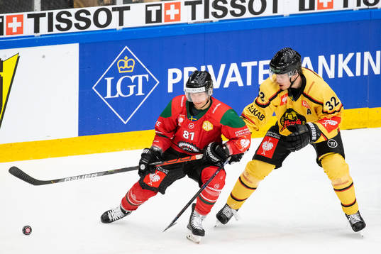 Ryan Lasch of Frölunda and Oscar Engsund of Luleå
