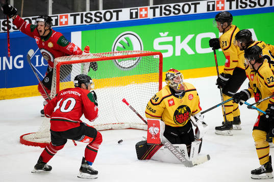Karl Stollery of Frölunda not pictured scores 2-2 behind