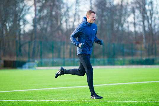 Viktor Claesson joggar