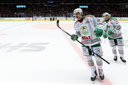 Rögles Dominik Bokk jublar