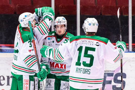 Rögles Dominik Bokk och Nils Höglander jublar