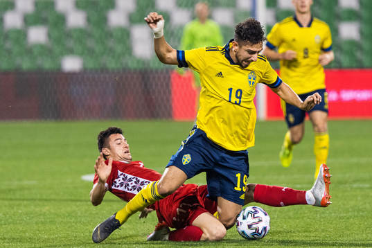 Cristian Dros of Moldova and Daleho Irandust of Sweden