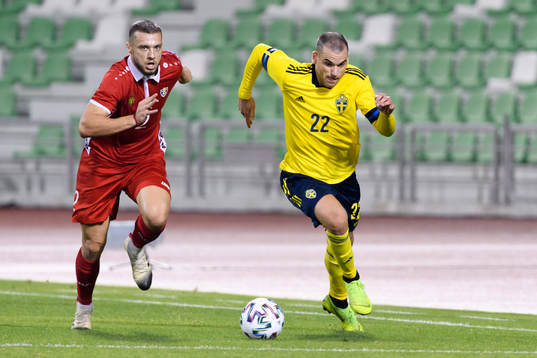 Anatolii Prepelita of Moldova and Dino Islamovic of Sweden