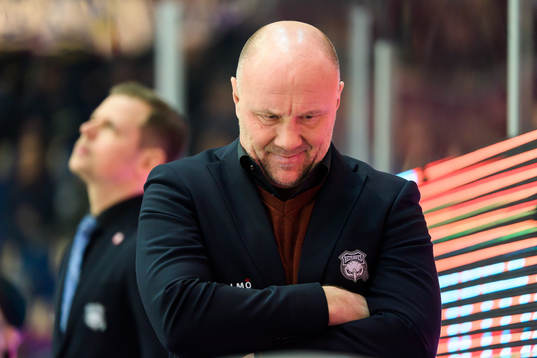 Malmö Redhawks tränare Peter Andersson deppar