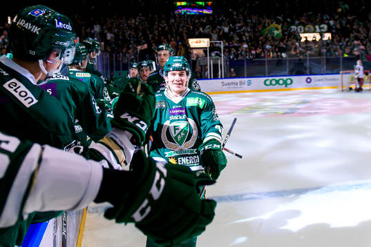 Färjestads Michael Latta jublar