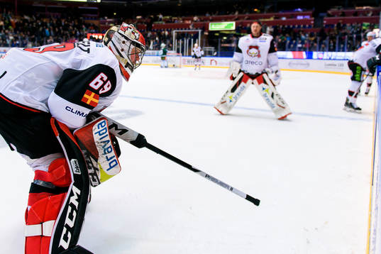 Malmö Redhawks målvakt Oscar Alsenfelt deppar