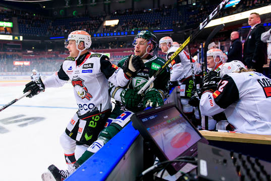 Malmö Redhawks Axel Wemmenborn och Färjestads Per Åslund