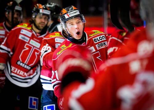 Örebros Linus Öberg gör 2-1 och jublar
