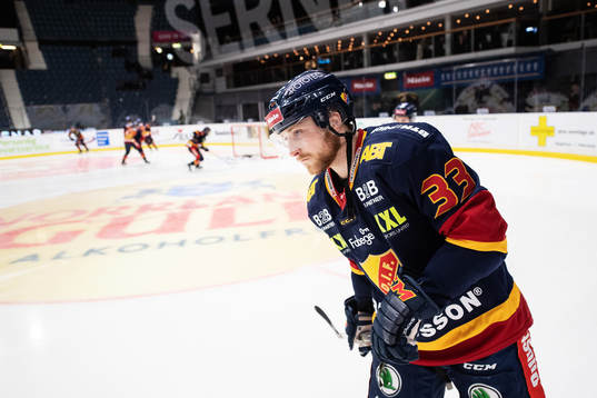 Djurgårdens Linus Hultström värmer upp