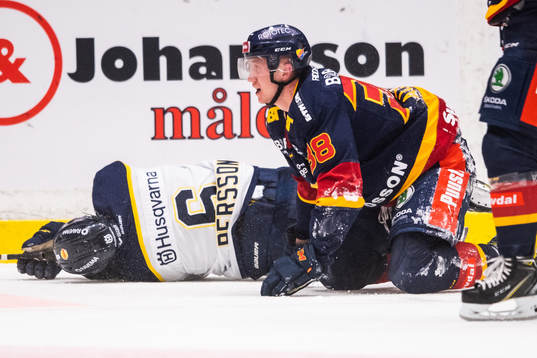 s Christoffer Persson liger ner