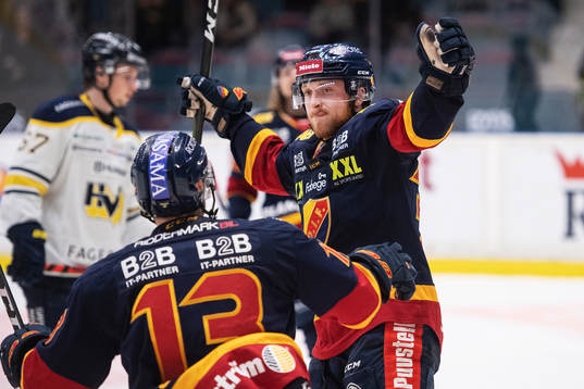 Djurgårdens Linus Hultström jublar