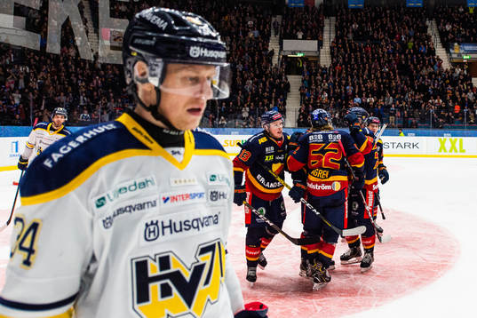 s Jesper Williamsson deppar medan Djurgårdens Manuel
