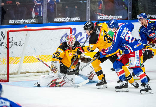Luleås målvakt David Rautio och Oscar Engsund samt
