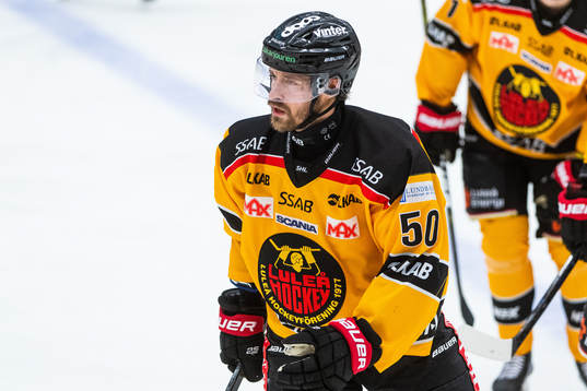 Luleås Daniel Sondell jublar