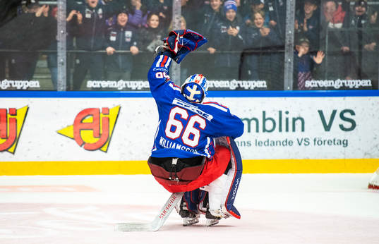 Oskarshamns målvakt Tex Williamsson jublar