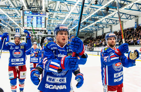 Oskarshamns John Dahlström och Markus Modigs jublar