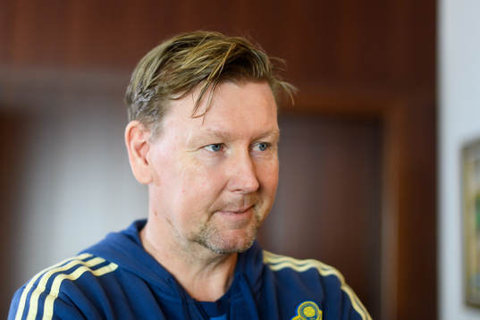 Peter Wettergren, assistant coach, is being interviewed